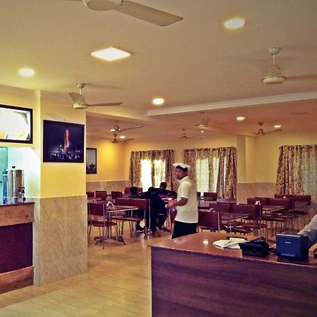 Hotel Mookambika Palace Kolluru Luaran gambar