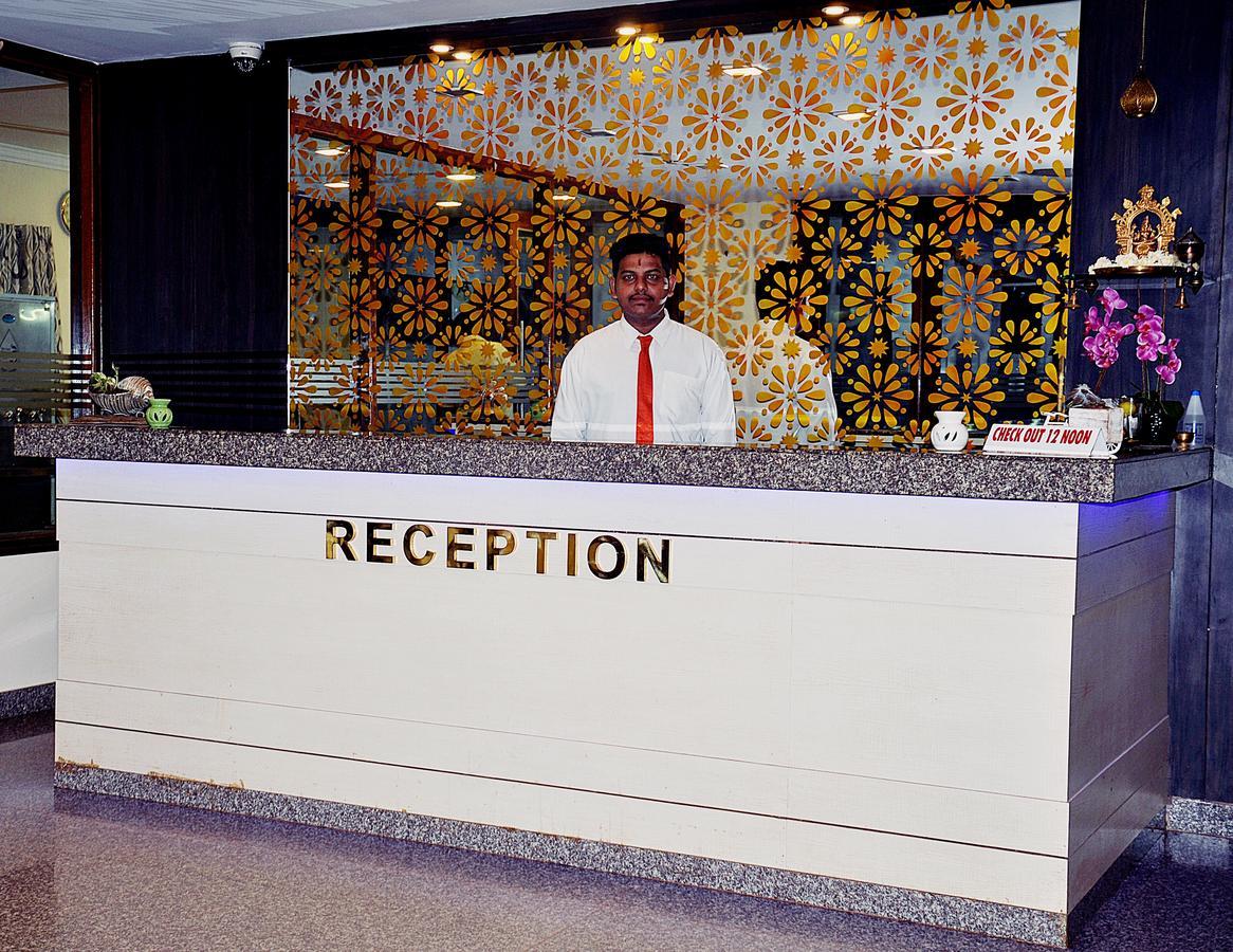 Hotel Mookambika Palace Kolluru Luaran gambar