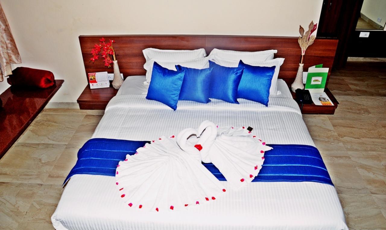Hotel Mookambika Palace Kolluru Luaran gambar
