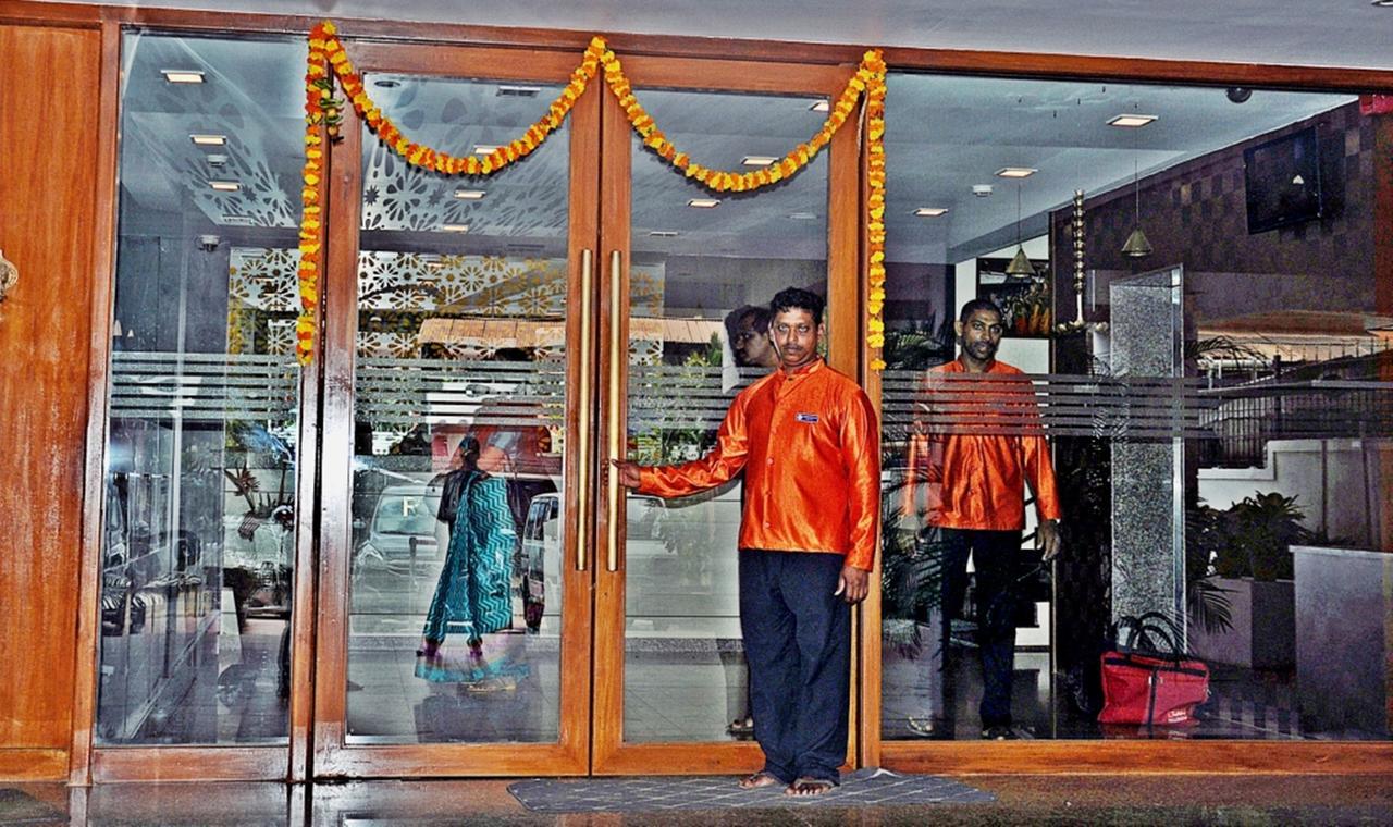 Hotel Mookambika Palace Kolluru Luaran gambar