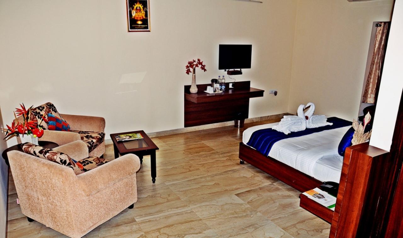 Hotel Mookambika Palace Kolluru Luaran gambar