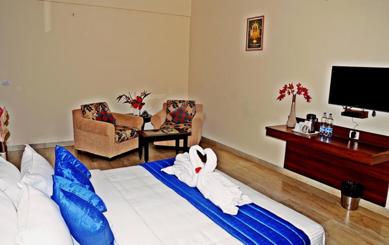 Hotel Mookambika Palace Kolluru Luaran gambar