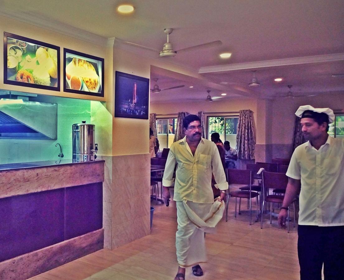 Hotel Mookambika Palace Kolluru Luaran gambar