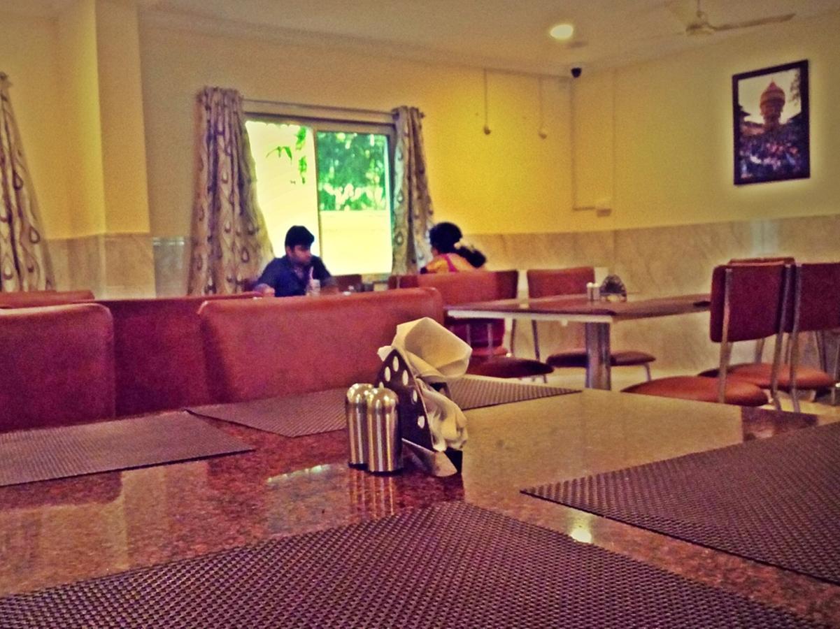 Hotel Mookambika Palace Kolluru Luaran gambar